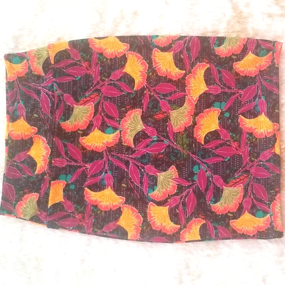 LuLaRoe Cassie - Picture 1 of 10